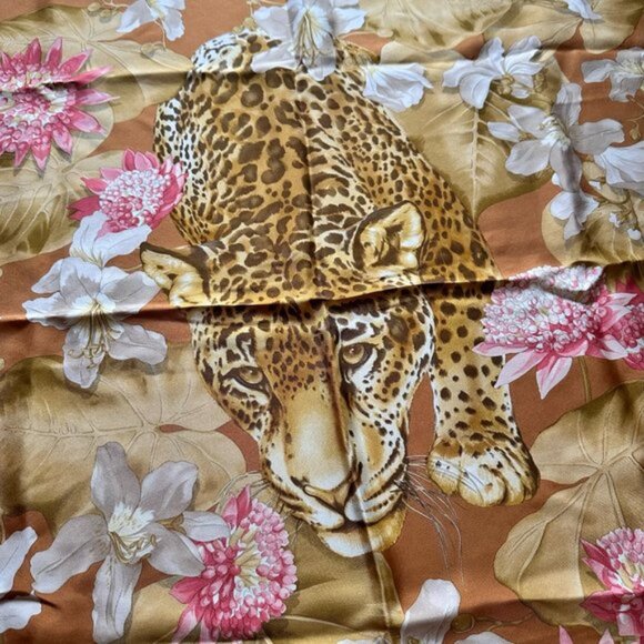 Vintage Salvatore Ferragamo 100% Silk Scarf Jaguar Orange Gold 33 x 34 Inches - Picture 3 of 6